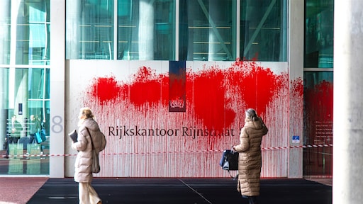 Palestijnse actiegroep besmeurt ministerie van Buitenlandse Zaken met rode verf