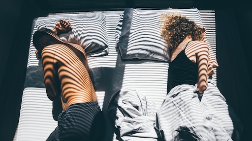 Apart slapen taboe, maar heeft ook voordelen: 'Je maakt elkaar niet wakker'