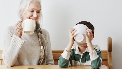 Oma heeft lievelingskleinkind: 'Ze trekt niet m'n zoon maar m'n neefje voor'