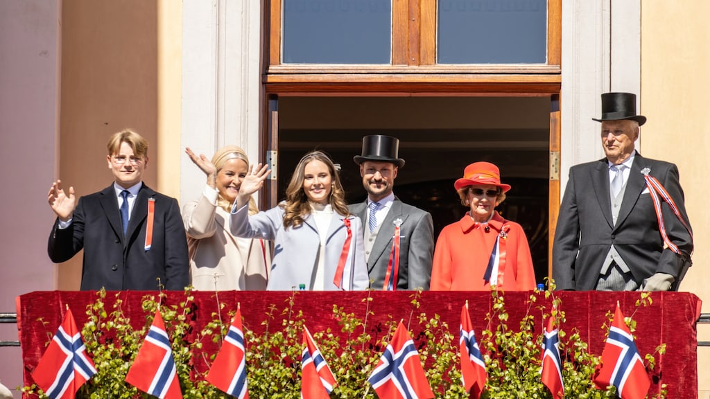 Noorse koninklijke familie deelt paasfoto (inclusief zieke koning Harald)
