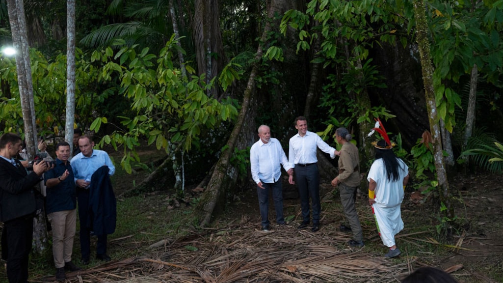 Macron en Lula op het Braziliaanse eiland Combu.