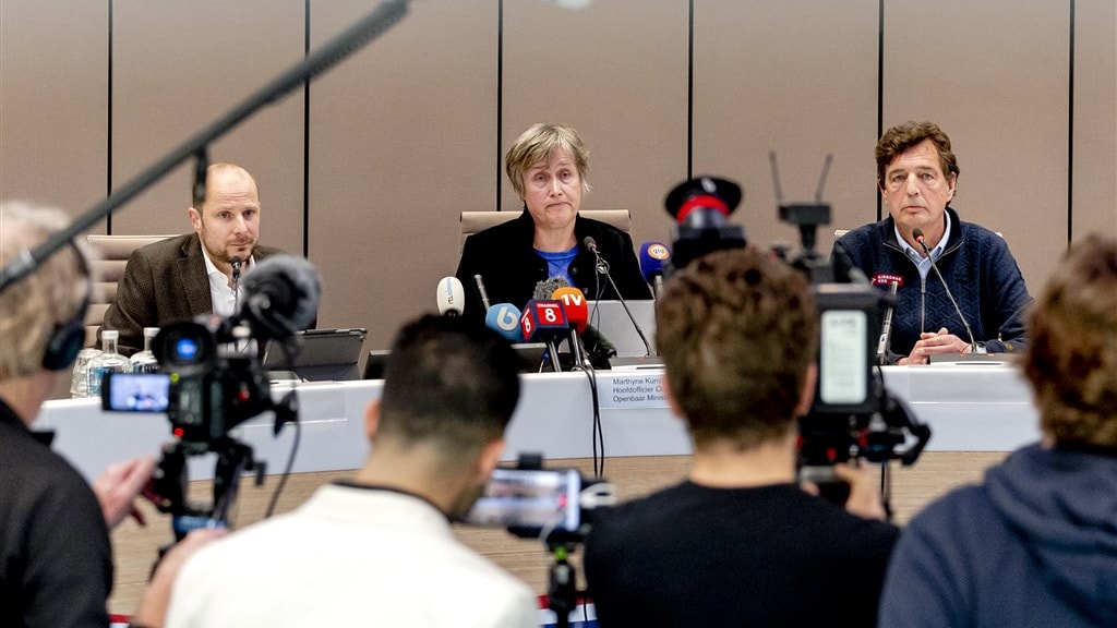 Anne Jan Oosterheert van de politie, hoofdofficier Marthyne Kunst en burgemeester René Verhulst.