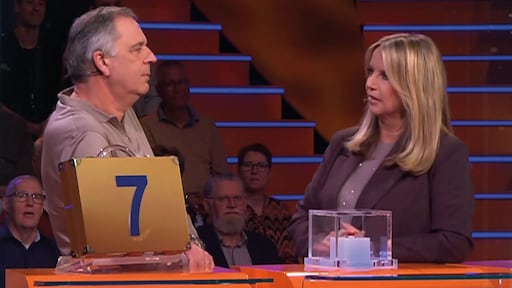 Miljoenenjacht-kijkers snappen niks van kofferkeuze Adri: 'Waarom?!'