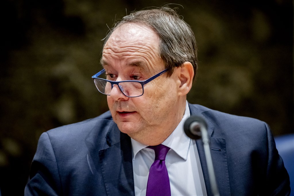 Emotionele staatssecretaris dreigt met opstappen als sluiting Groninger gasveld vertraging oploopt