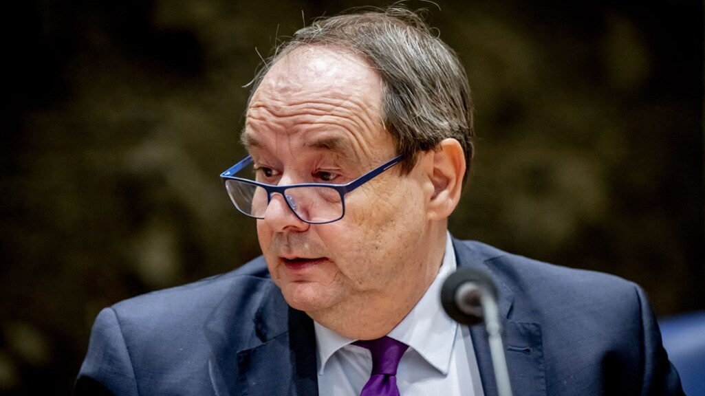 Emotionele staatssecretaris dreigt met opstappen als sluiting Groninger gasveld vertraging oploopt