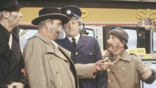 Bassie en Adriaan wensen nabestaanden 'B2' sterkte