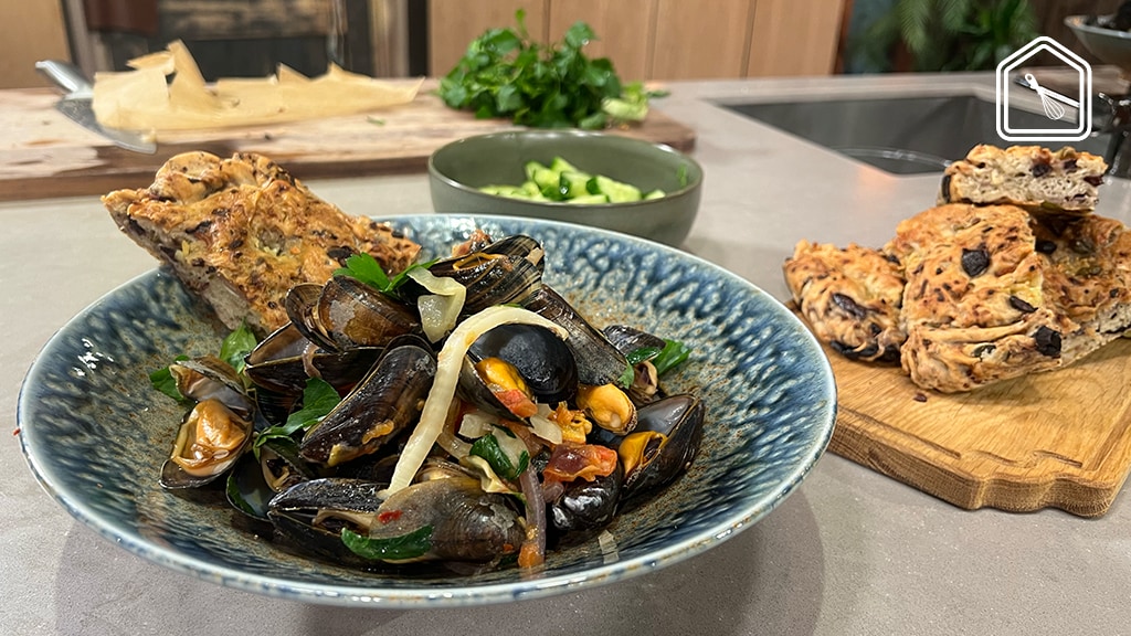 Griekse mosselen en gevuld olijvenbrood