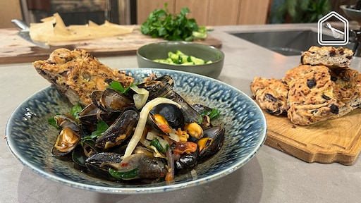 Griekse mosselen en gevuld olijvenbrood