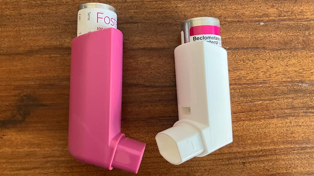 Links de oorspronkelijke puffer van Foster en rechts de puffer van Viatris, waarover veel klachten zijn