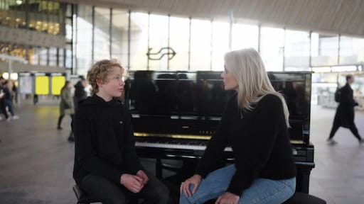 I bulli rompono il polso al quattordicenne David, partecipante al pianoforte in D: “Non posso suonare per un po'” | Via RTL I bulli rompono il polso al quattordicenne David, partecipante al pianoforte in D: “Non posso suonare per un po'” | Via RTL