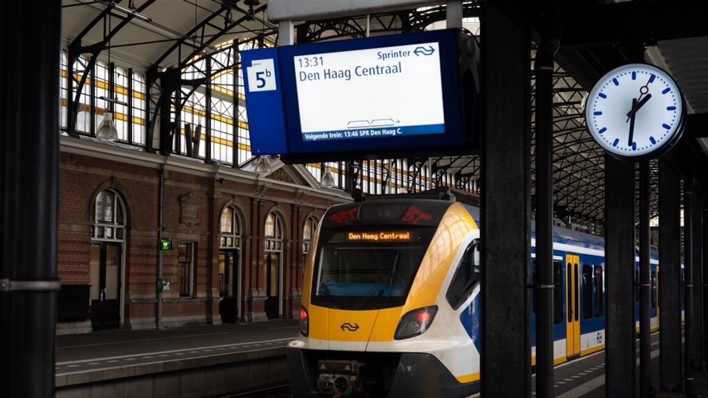 NS legt treinverkeer zaterdag 3 minuten stil na mishandeling conducteur: 'Maat is vol'