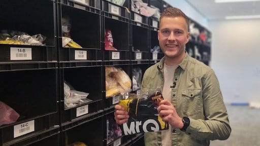 Stan verkoopt shirts van onbekende voetbalclubs: 'Verrassing welke je krijgt'