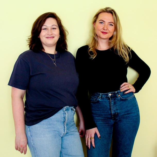 Podcastmakers Emma de Thouars en Lizzy van Hees.