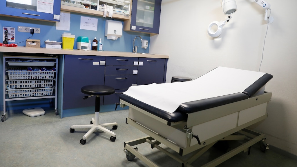 Veel pijn tijdens het plaatsen van een spiraal: 'Paracetamol niet voldoende'