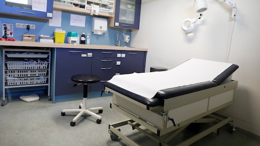 Veel pijn tijdens het plaatsen van een spiraal: 'Paracetamol niet voldoende'