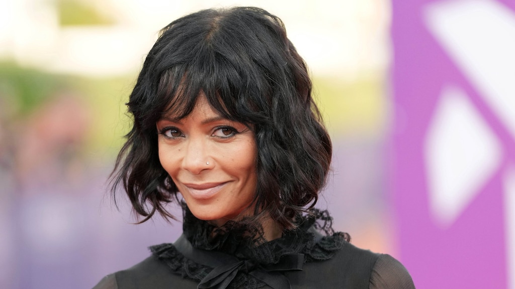 Thandiwe Newton te zien in tweede seizoen hitserie Wednesday