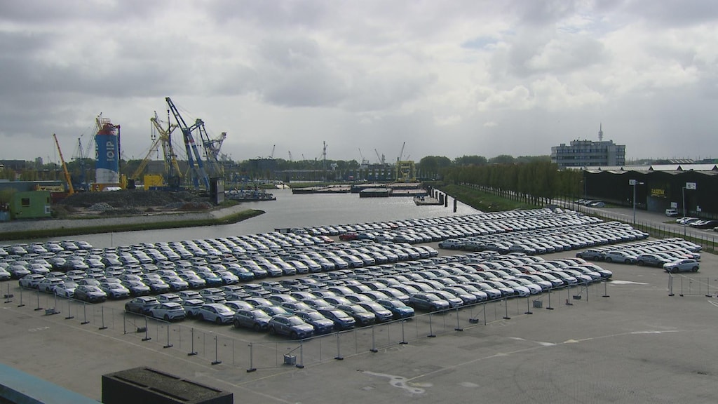 Nederlandse havens kampen met overschot aan elektrische auto's uit China