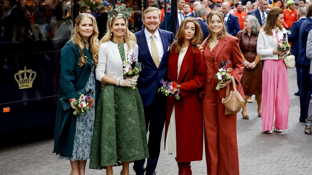 Prinses Amalia, koningin Máxima, koning Willem-Alexander, prinses Amalia en prinses Ariane