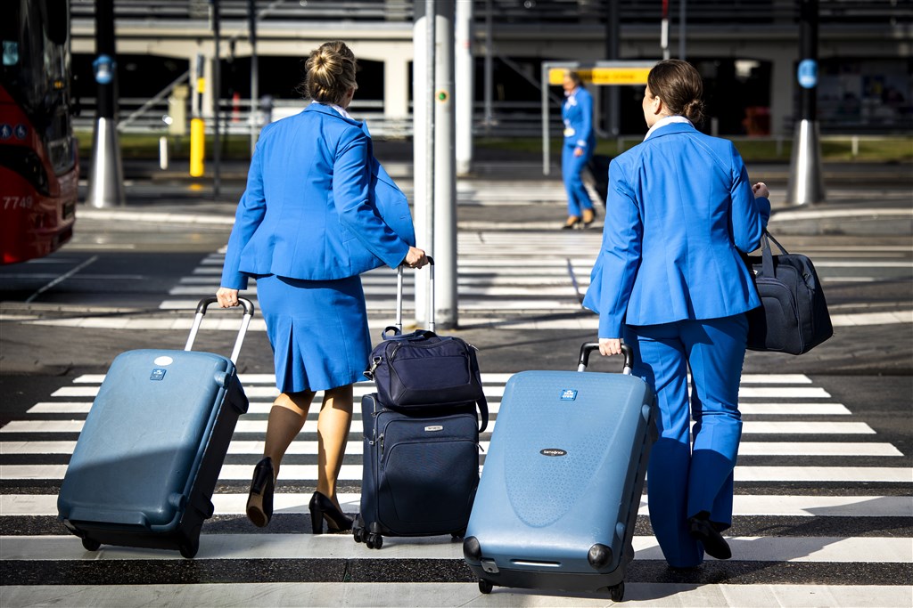 Stewardess Sophie kreeg kanker na 12.600 vlieguren: is werken in de lucht ongezond?