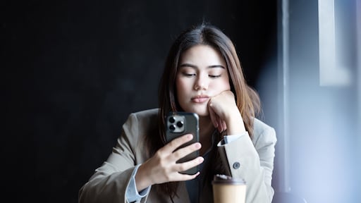 Minder op je telefoon met 'Mei Social Vrij': 'Keek 12 tot 14 uur naar een scherm'