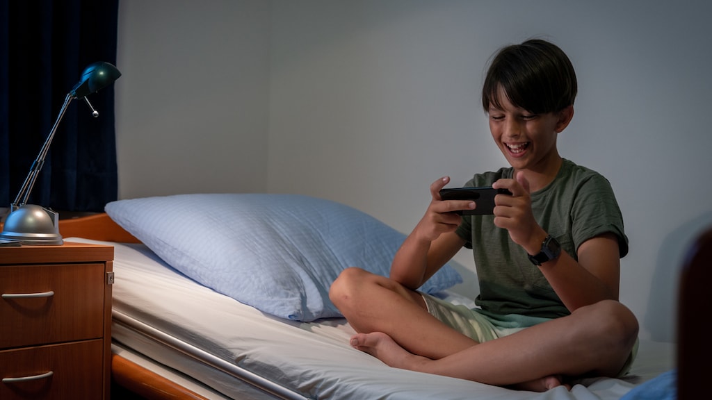 'Gamen? Nee, je gaat buitenspelen. Hop, wegwezen'