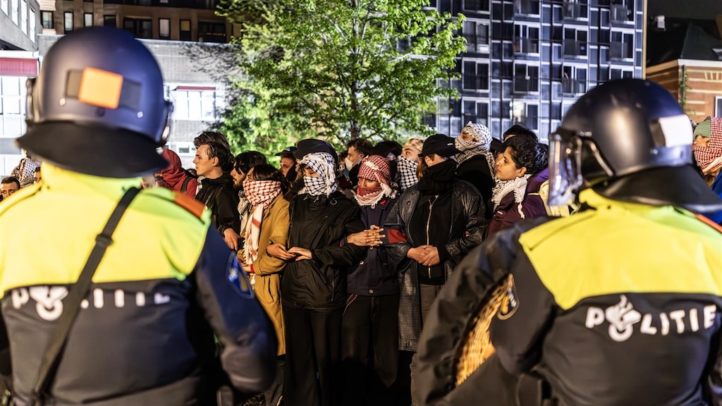 Boosheid om ingrijpen ME bij pro-Palestijns protestkamp bij UvA