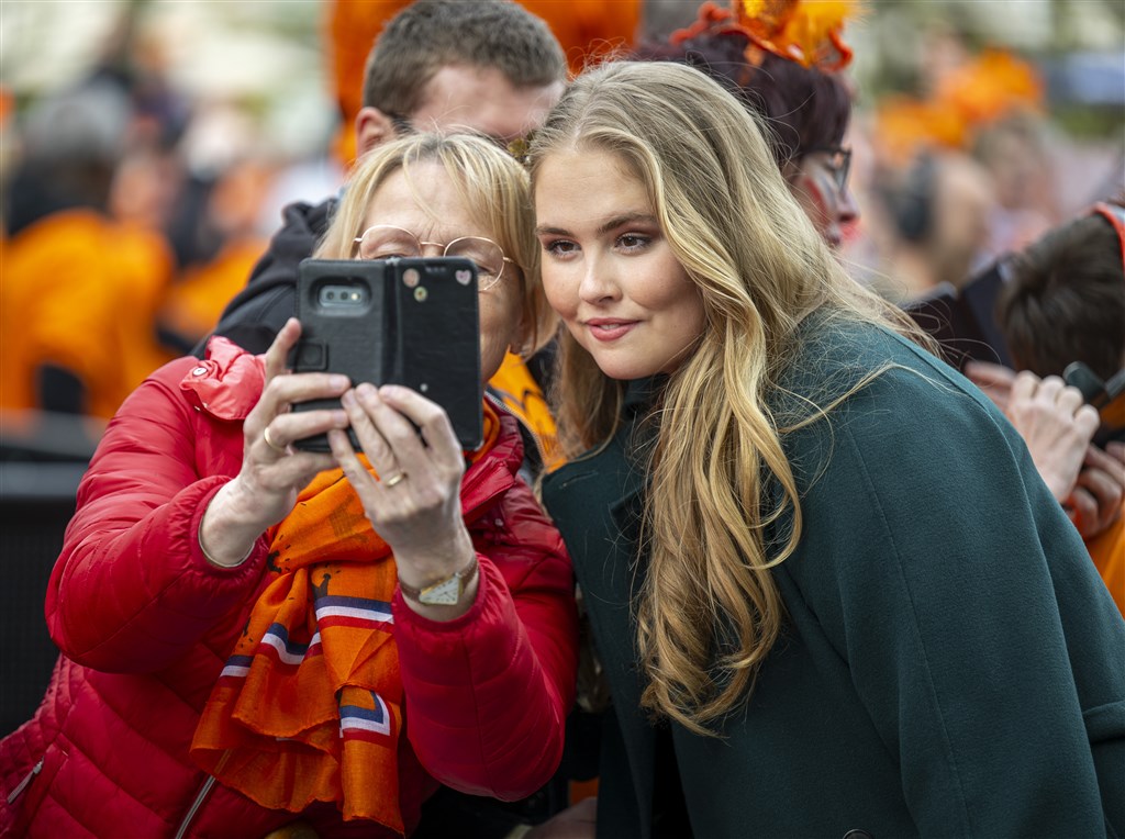 Is Amalia's leven in een gouden kooi die anderhalf miljoen waard?