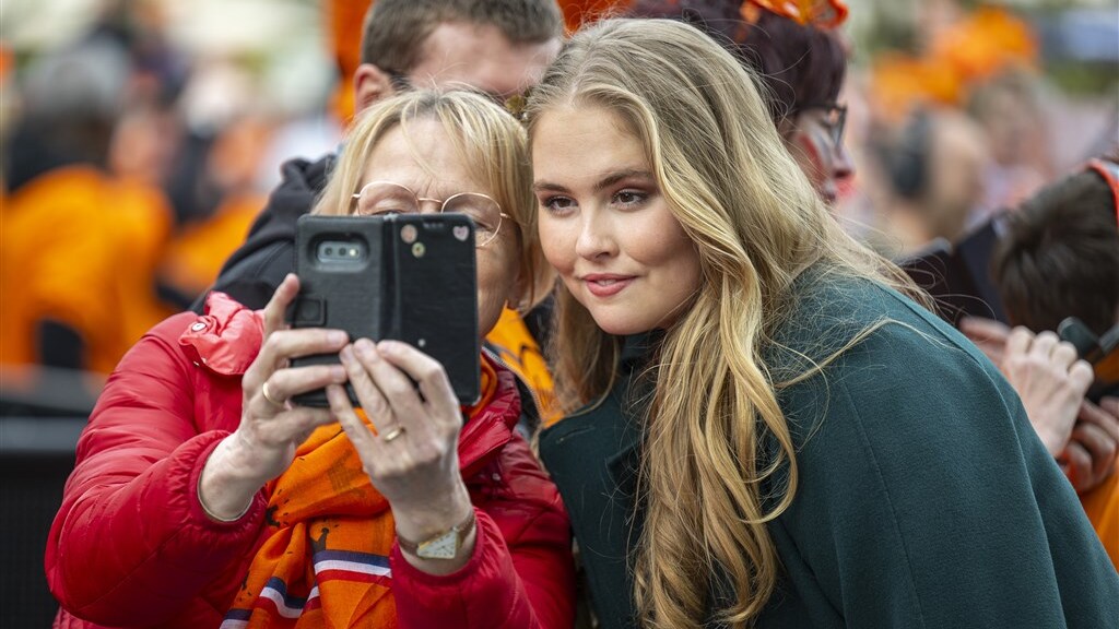 Is Amalia's leven in een gouden kooi die anderhalf miljoen waard?