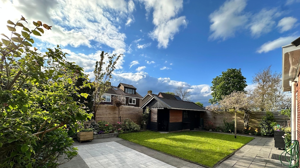 De achtertuin van Shannon en Cevar - Nu