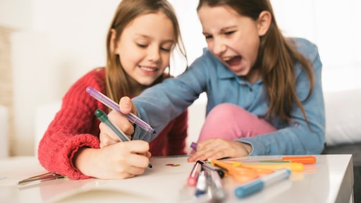 Het jongste dochtertje van Mireille aapt haar oudere zus na: 'Zo vaak ruzie'