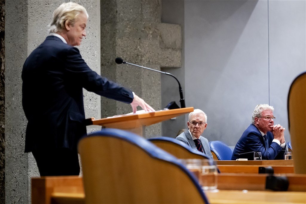 Kamer stemt in met formateur, Van Zwol kan kabinet gaan samenstellen