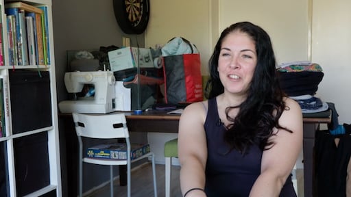 Kijkers 'in shock' vanwege rommelig huis in Steenrijk, Straatarm