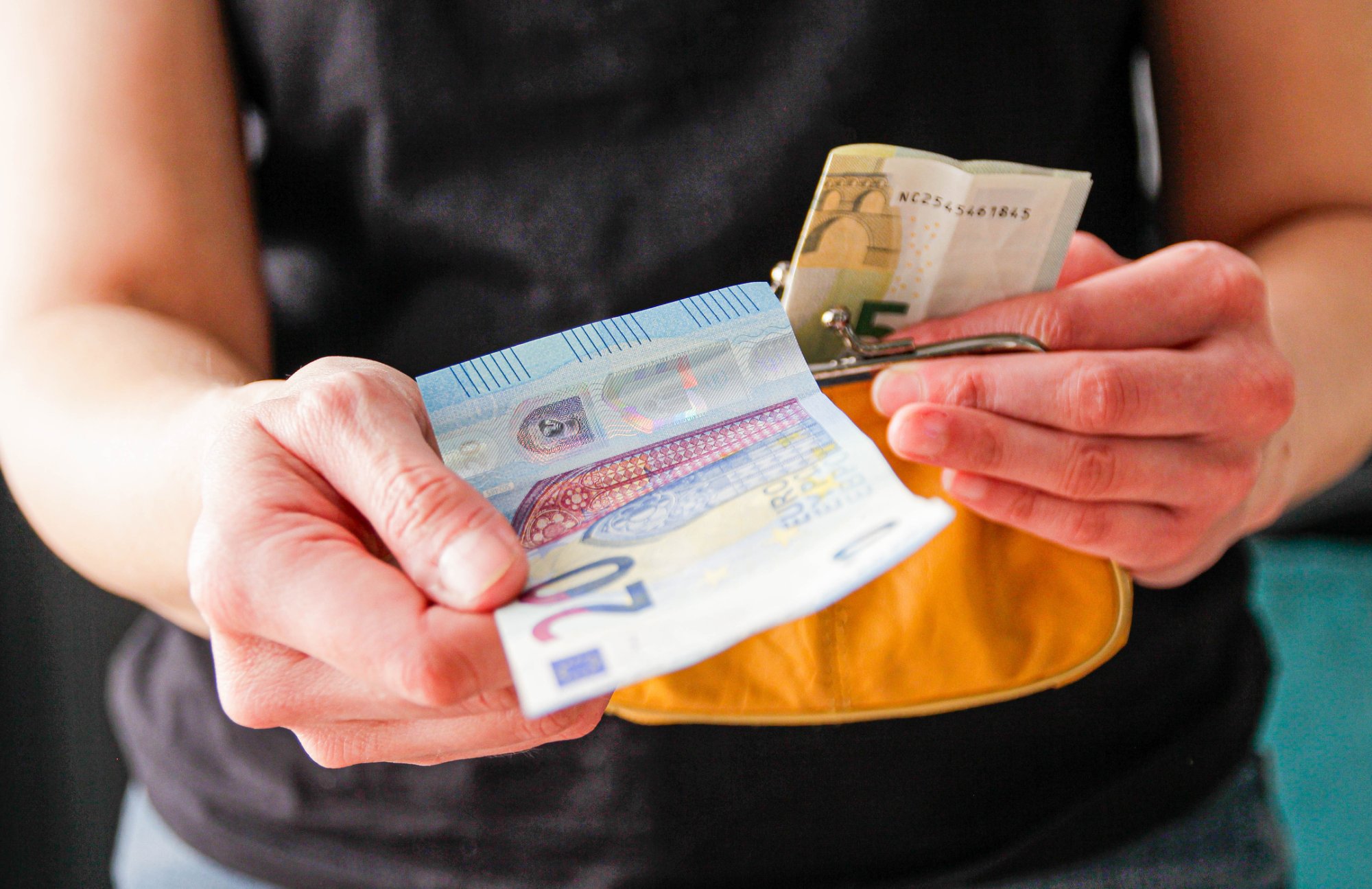 Gezinnen krijgen twee jaar 150 euro per maand extra van gemeente in proef tegen armoede