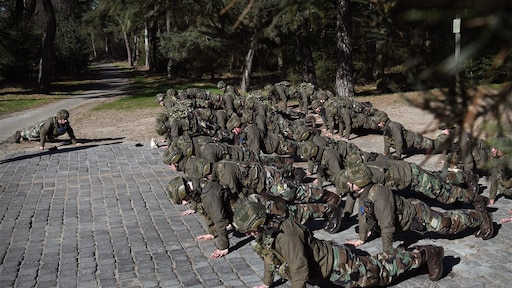 Britse premier Sunak wil dienstplicht weer invoeren