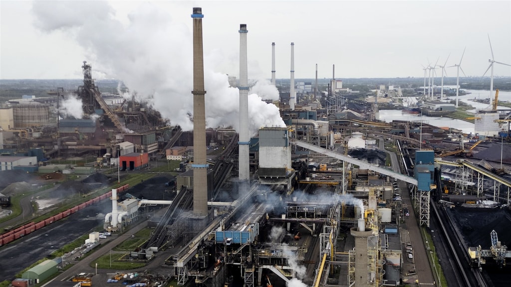 Een overzicht van het Tata terrein richting de Kooksfabriek 2.