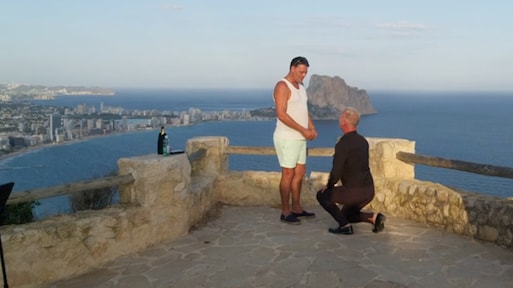 Emotionele Aadje op één knie in slotaflevering Daar Gaan Ze Weer: 'Het klopte helemaal'