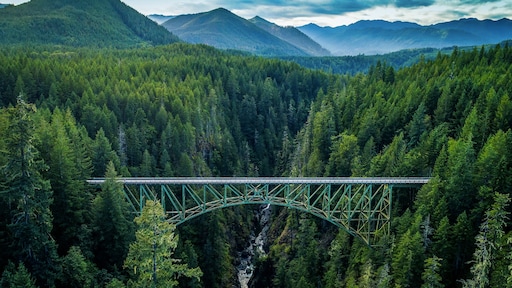 A teenager falls from a height of 120 meters into a valley, sustaining only abrasions RTL News A teenager falls from a height of 120 meters into a valley, sustaining only abrasions RTL News