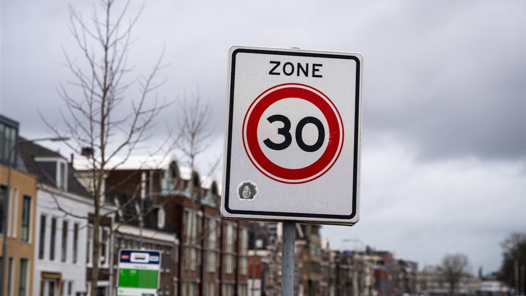 Amsterdam gaat flitsen op 30-wegen: 'Voelt vreselijk langzaam'