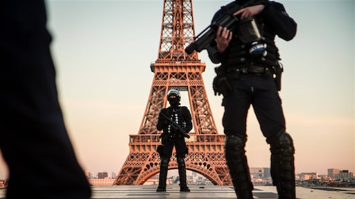 Coffins found near Eiffel Tower: 'Suspect said he got €40 for them' | RTL News Coffins found near Eiffel Tower: 'Suspect said he got €40 for them' | RTL News