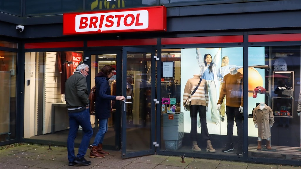 Noodlijdend Bristol zoekt koper, 'grote uitverkoop' om overeind te blijven