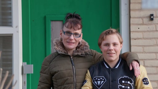 Kijkers niet te spreken over aankoop dure lingerie in Steenrijk, Straatarm