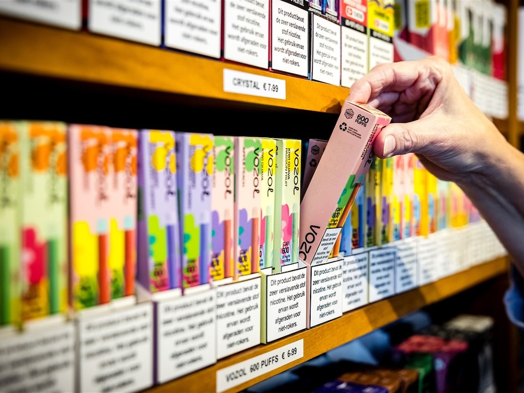 cigaretten Een op de tien Belgische sigaretten is illegaal This image features a cigarette
