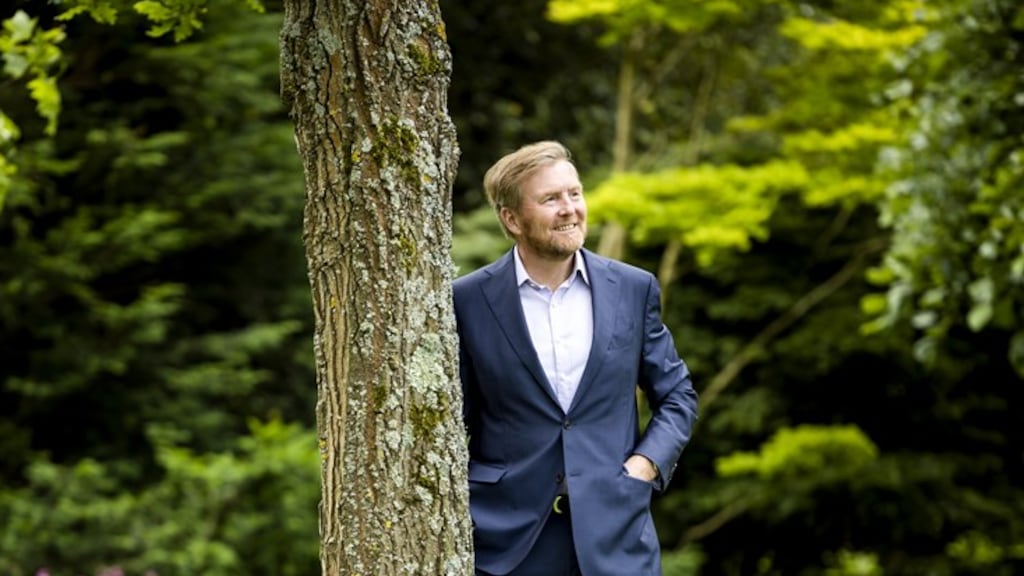 Koning Willem-Alexander woont voor het eerst opening Boekenweek bij