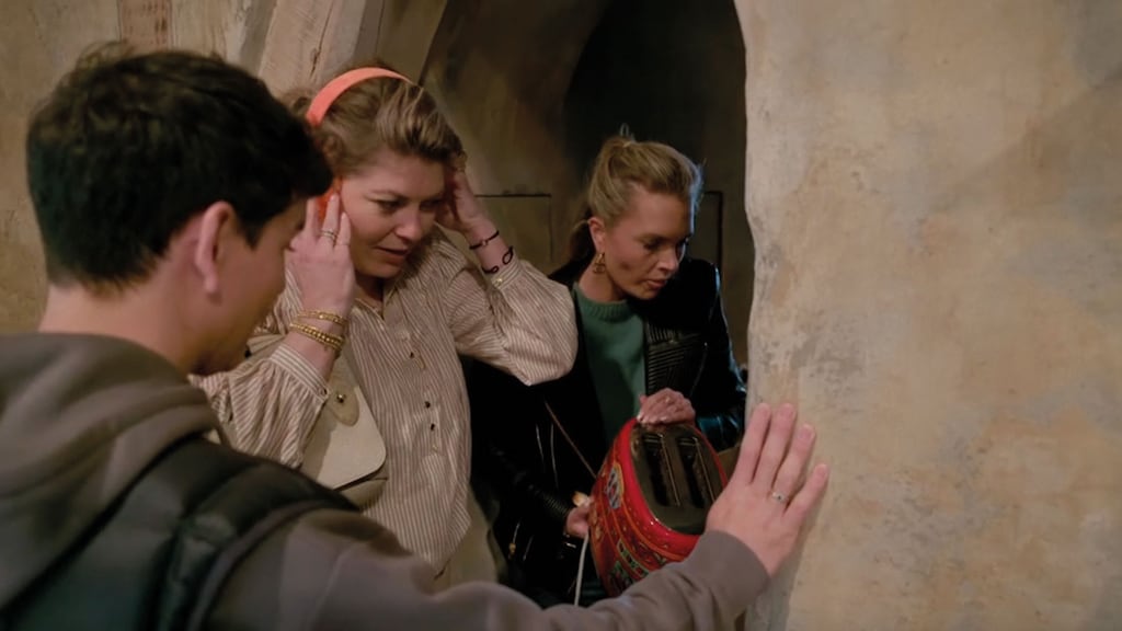 Pauline Wingelaar verbaasd over weggestopte keukenapparaten in Echte Gooische Moeders: 'Weet je hoe duur dit is?!'