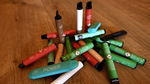 Meerderheid Tweede Kamer wil verbod op alle wegwerpvapes