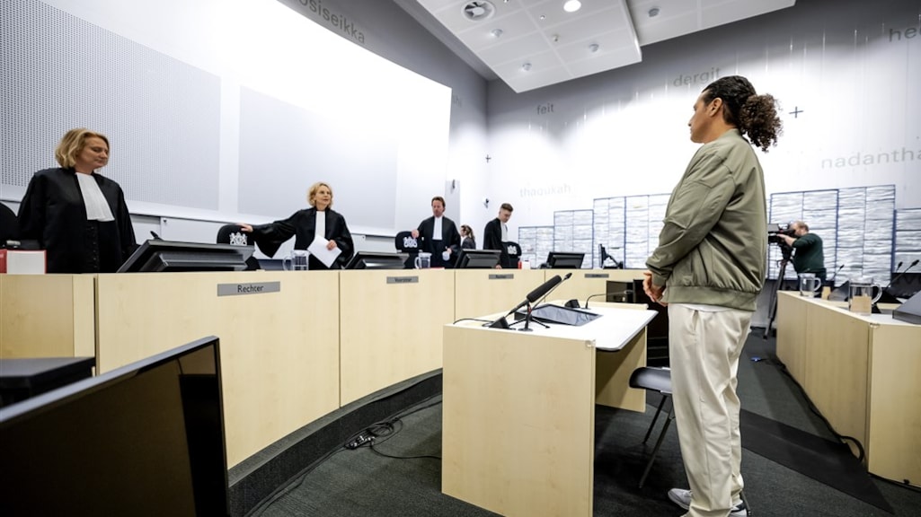 Ali B breekt bij begin rechtszaak: 'Ik heb nooit een vrouw verkracht'