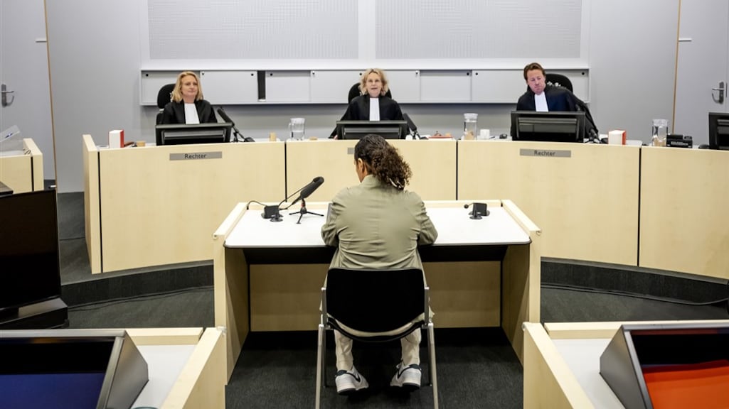 Rechtszaak Ali B kort onderbroken door schreeuwende man