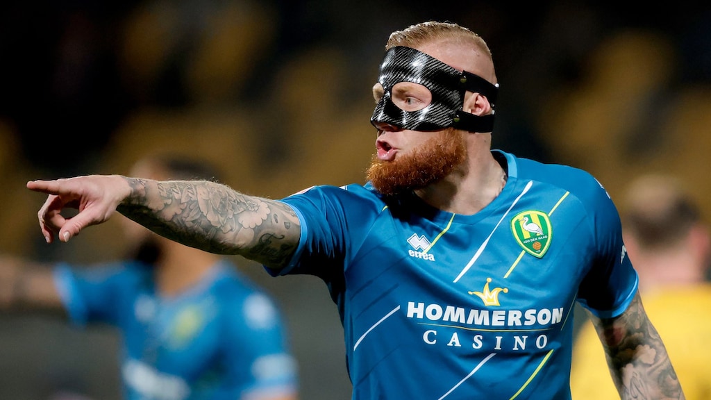 Voormalig ADO-speler Thomas Verheydt met een op maat gemaakt masker.