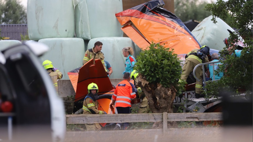 Klein vliegtuig neergestort bij Ederveen, een persoon zwaargewond