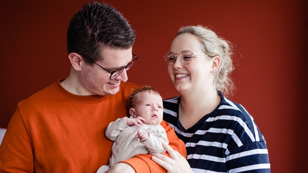 Kotsmisselijk en zwanger reed Raquel het land door op zoek naar medicijnen